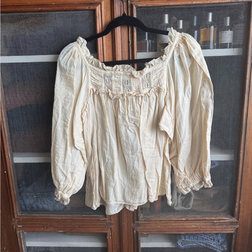 Doen Cream Blouse with Puff Sleeves